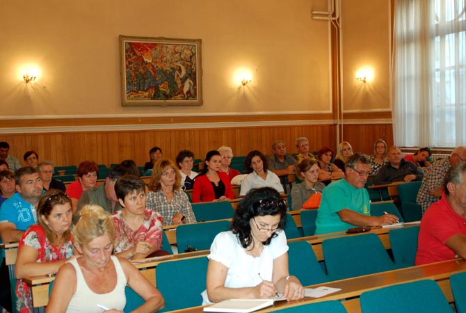 Gyűlés a civileknek a községházán képek 2015. syept. 23.